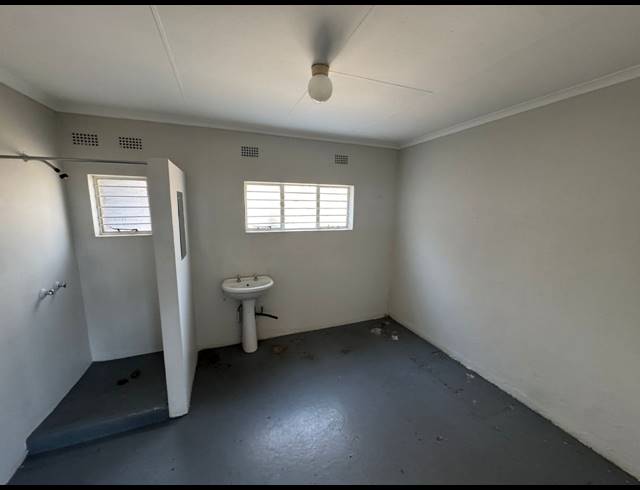 400M² WAREHOUSE TO LET IN WYNBERG